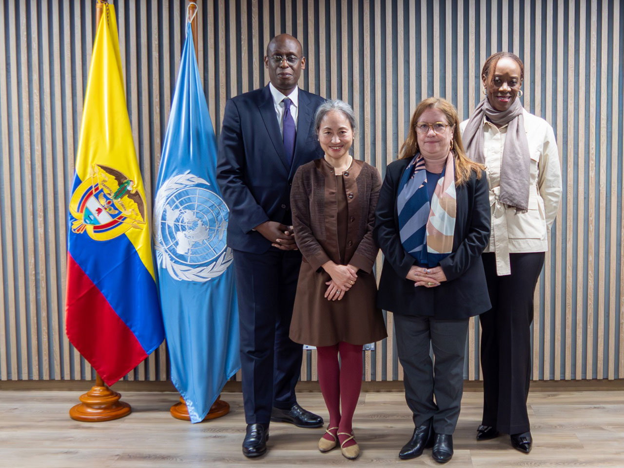 Delegación de líderes de la ONU en Colombia abordando soluciones duraderas al desplazamiento interno
